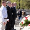  Komisijas deputāti godina Otrajā pasaules karā kritušo karavīru piemiņu Brāļu kapos Rīgā un Lestenē